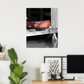 Oude rode kano in een Wooden Boat House Poster (Thuiskantoor)