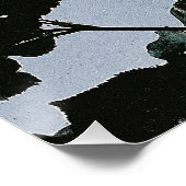 Oude rode rozen tegen een blauwe lucht perfect poster (Hoek)