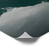 Oude roeiboot met bergreflectie poster (Hoek)