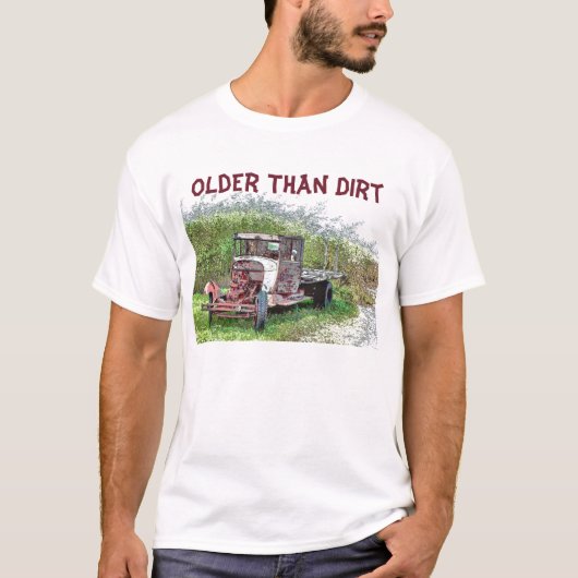 Oude roestige vrachtwagen, ouder dan vuil t-shirt (Voorkant)