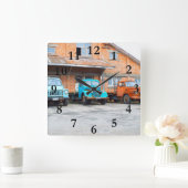 oude roestvrijstalen boerderijen in het veld groot vierkante klok (Huis)