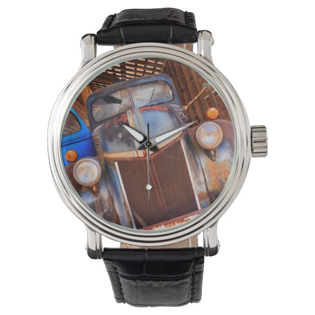 Oude roestwagen op een boerderij horloge (Voorkant)