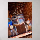 Oude roestwagen op een boerderij poster (Voorkant)