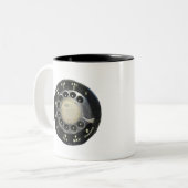 Oude Rotary Phone Dial Tweekleurige Koffiemok (Voorkant links)