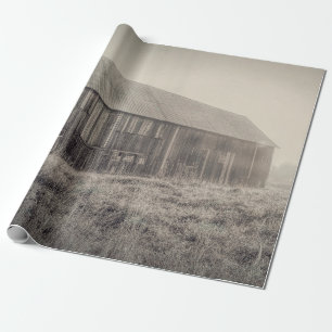 Oude rotsachtige  schuur in het veld cadeaupapier