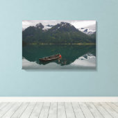 Oude rowboot met bergachtige reflectie canvas afdruk (Insitu (Houten vloer))