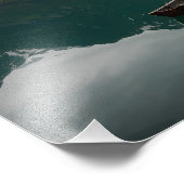 Oude rowboot met foto van reflectie in de bergen afdruk (Hoek)