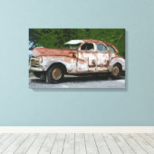 Oude Rusty Broken Down Car Canvas (Insitu (Houten vloer))
