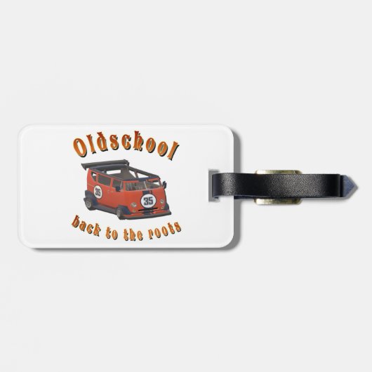 Oude school, oude auto in rood bagagelabel (Achterkant horizontaal)