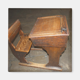 Oude schoolbureau en leerstoel Magnet