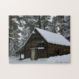 Oude schuur in sneeuwpuzzel legpuzzel