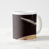 Oude sciencefiction, raket over de maan grote koffiekop (Voorkant rechts)