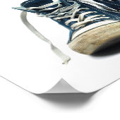 oude sneakers vuile sportschoenen witte achtergron poster (Hoek)