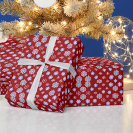 Oude sneeuwvlokken op rood cadeaupapier