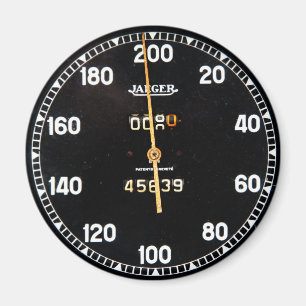 Oude snelheidsmeter van een  racewagen magneet