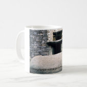 Oude spiraalkunstsymbolen, Newgrange, Ierland. Koffiemok (Voorkant links)