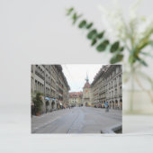 Oude stad Berne - Arcaded straat en clocktower Briefkaart (Staand voorkant)