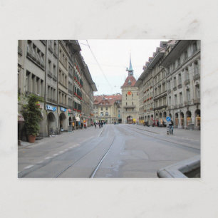 Oude stad Berne - Arcaded straat en clocktower Briefkaart