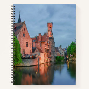 Oude stad en Belfry-toren 's nachts in Brugge Notitieboek