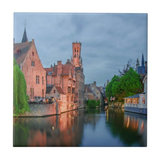 Oude stad en Belfry-toren 's nachts in Brugge Tegeltje (Voorkant)