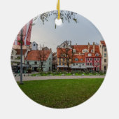 Oude stad Riga in het najaar Keramisch Ornament (Achterkant)