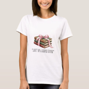 Oude stapel boeken met roze lintboog - Donker T-shirt