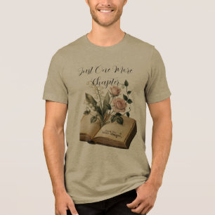 Oude stapel boeken met roze lintboog - Donker Tri-Blend Shirt