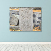 Oude steenkruisen (khachkars) in Armenië Canvas Afdruk (Insitu (Houten vloer))