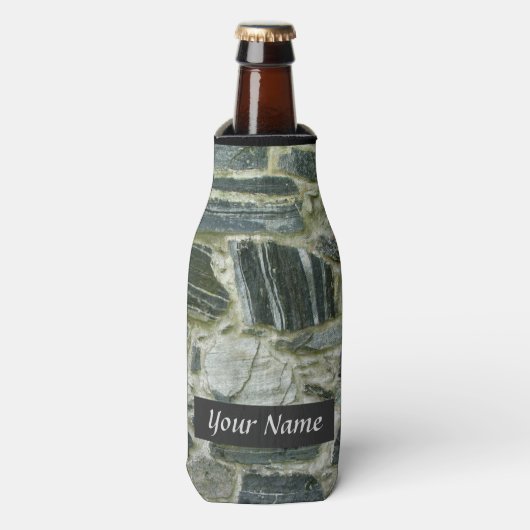 Oude stenen muur met naam flesjeskoeler (Fles Voorkant)