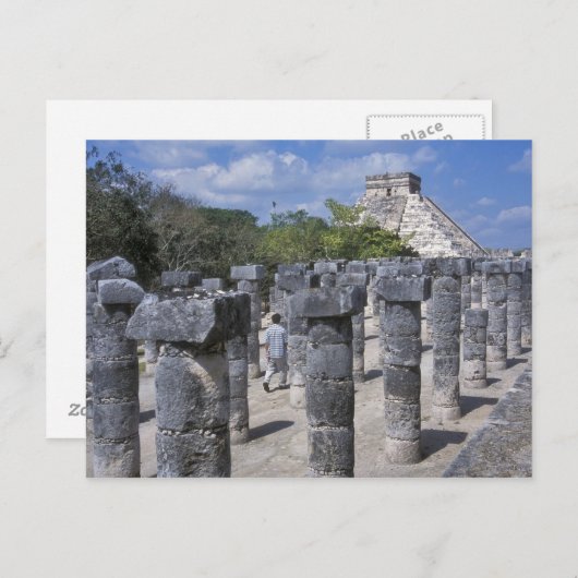 Oude stenen pijlers in Chichen Itza. Centraal Briefkaart (Voorkant / Achterkant)