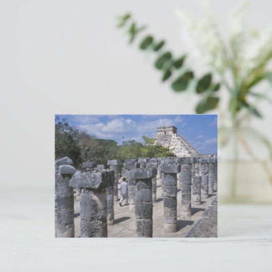 Oude stenen pijlers in Chichen Itza. Centraal Briefkaart (Staand voorkant)