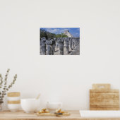 Oude stenen pilaren in Chichen Itza. Centraal Poster (Keuken)