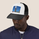 oude stoomfluit met een witte pluim van stoom trucker pet (In situ)