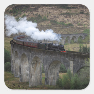 Oude stoomtrein op Glenfinnan Viaduct Vierkante Sticker