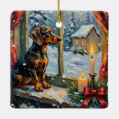 Oude Teckel bij een knus Kerstmisraam Keramisch Ornament (Achterkant)
