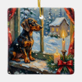 Oude Teckel bij een knus Kerstmisraam Keramisch Ornament (Voorkant)