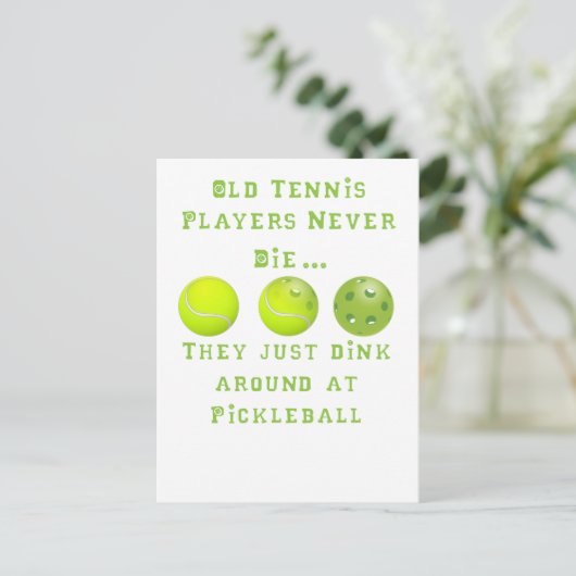 Oude tennissers gaan nooit dood, ze spelen alleen  briefkaart (Staand voorkant)