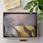 Oude tijger onderzoekt zijn koninkrijk-paars bloem tissuepapier (Geschenk)