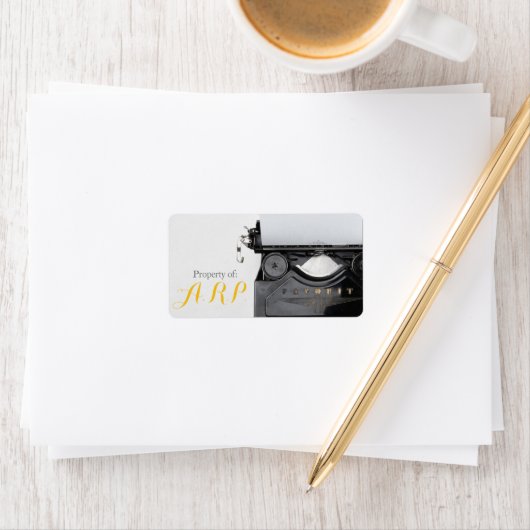 Oude Timey Typewriter Initialen Label (Insitu)