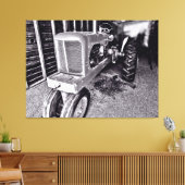 Oude tractor in een schuur 2 canvas afdruk (Insitu (Woonkamer))