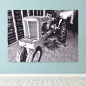 Oude tractor in een schuur 2 canvas afdruk (Insitu (Houten vloer))