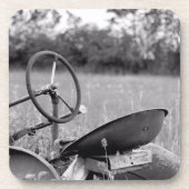 Oude tractor in lange gras bier onderzetter (Voorkant)