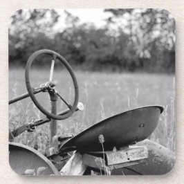 Oude tractor in lange gras bier onderzetter