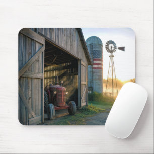 Oude tractor met windmolen en silo muismat