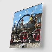 Oude treinmotor vierkante klok (Hoek)