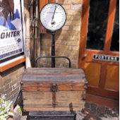 OUDE TREINSTATION VIERKANTE KLOK