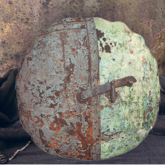 Oude verfde roestdeur rond kussen (Creator heeft geüpload)