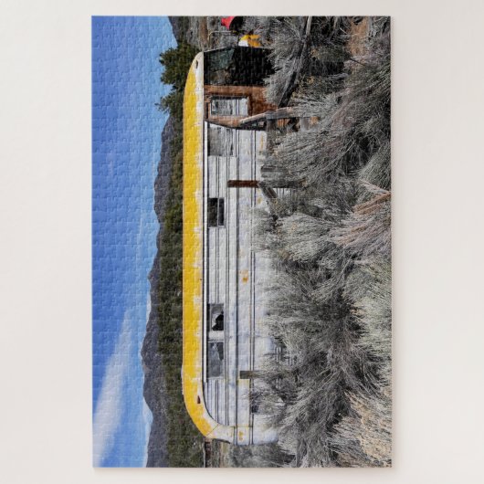 Oude verlaten schoolbus legpuzzel (Verticaal)