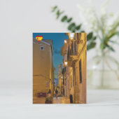 Oude verlichte smalle straat in Mahon - Menorca Briefkaart (Staand voorkant)