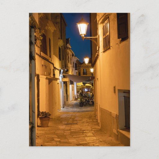 Oude verlichte smalle straat in Mahon - Menorca Briefkaart (Voorkant)